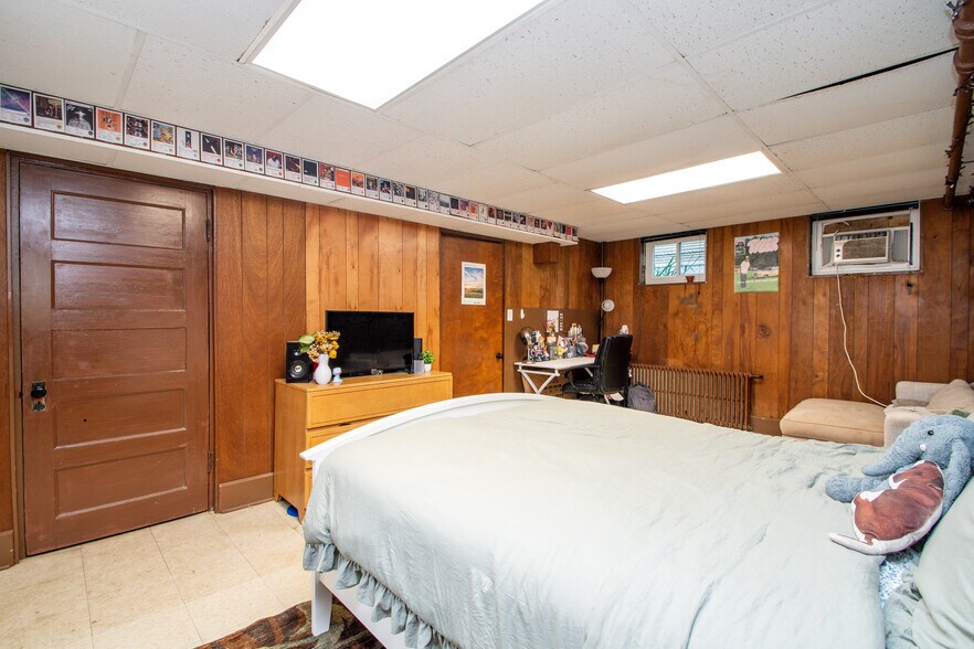 Building Photo - 1411 W Barker Ave