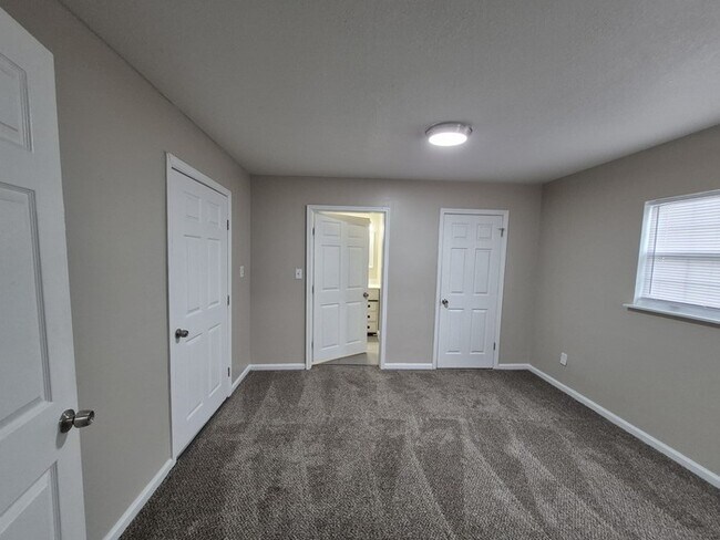 Building Photo - Spacious 4-Bedroom Home with Detached Gara...