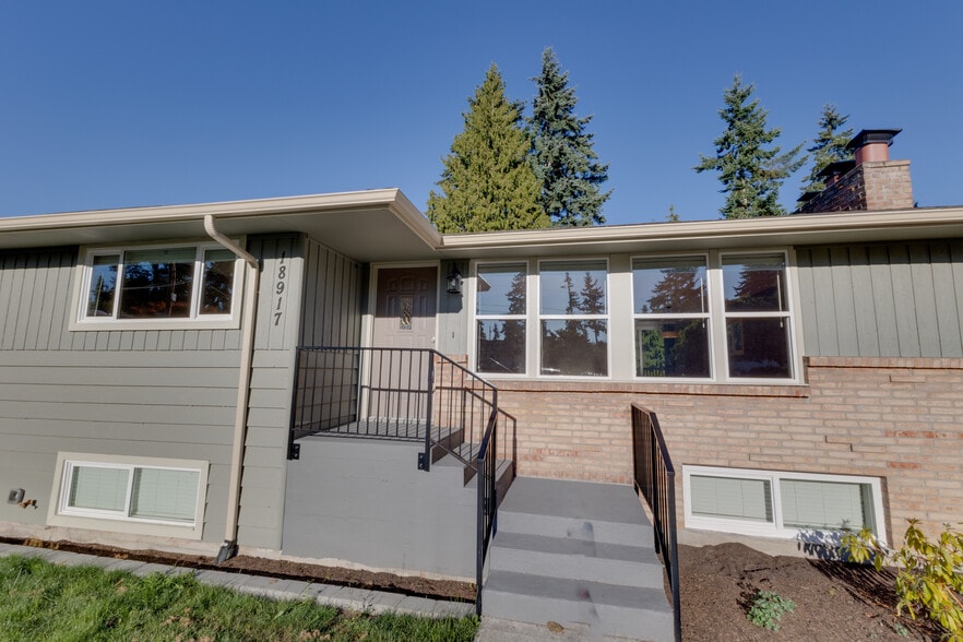 Steps leading up to front door. - 18917 66th Pl W