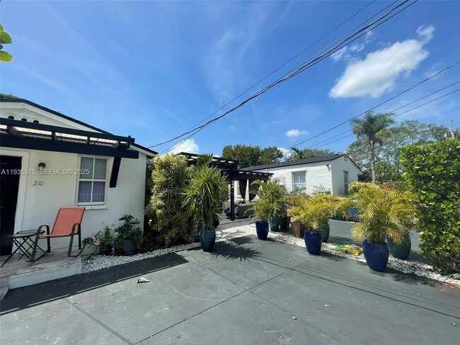 Building Photo - 210 NE 110th St