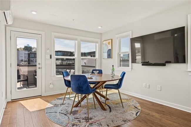 Building Photo - 2145 Burnside Dr NW