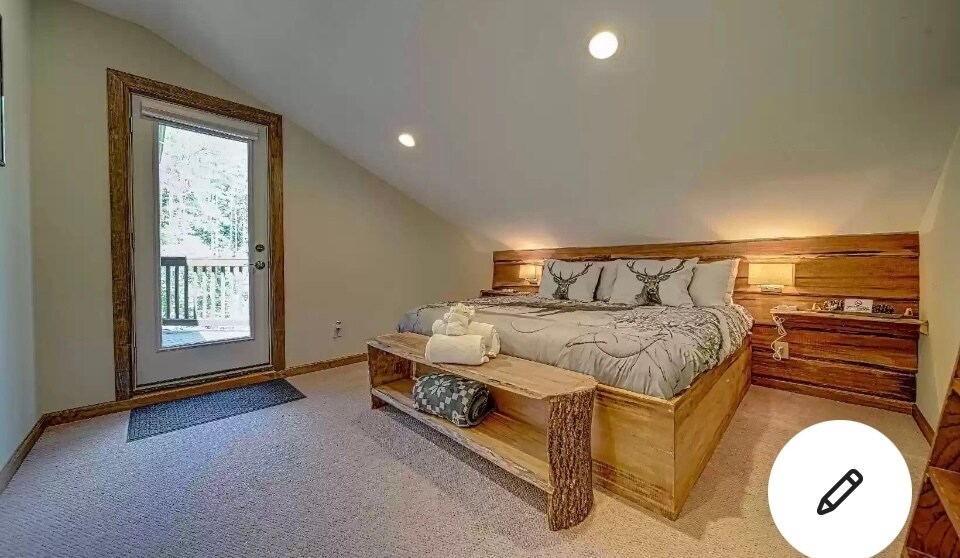 Master room king bed - 7022 Aska Rd