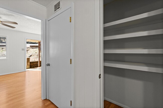 Building Photo - 106 Apache Hills Dr