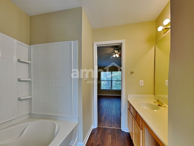 Building Photo - 11016 Treebranch Dr