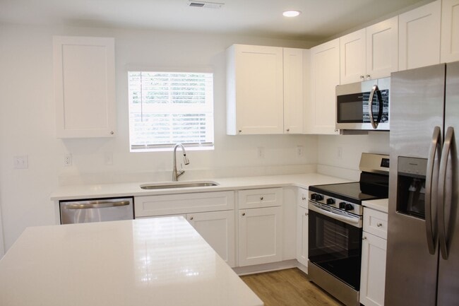 Building Photo - Almost - Brand townhouse in Kannapolis, NC!!