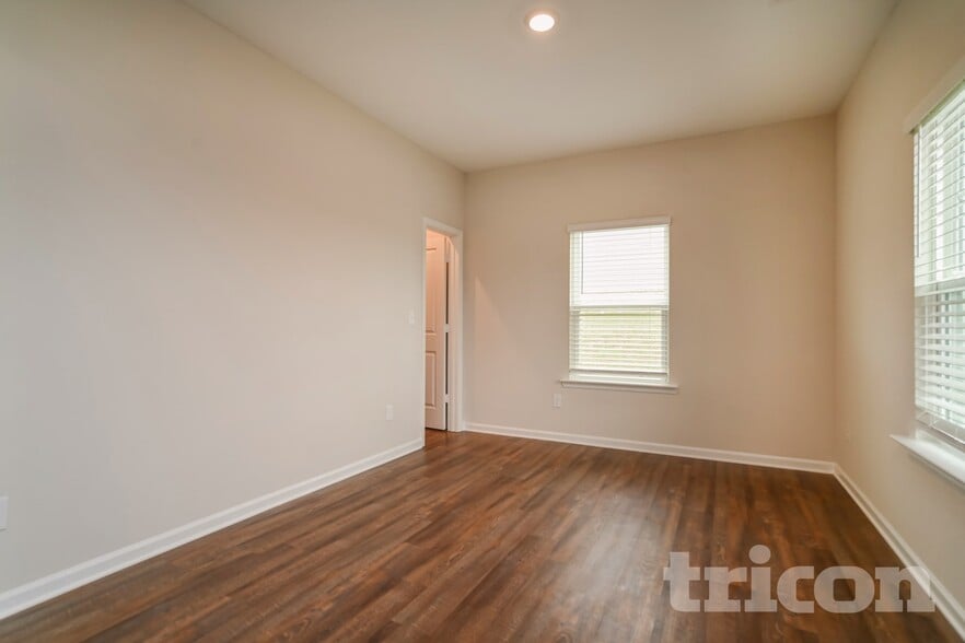 Building Photo - 966 Minden Terrace