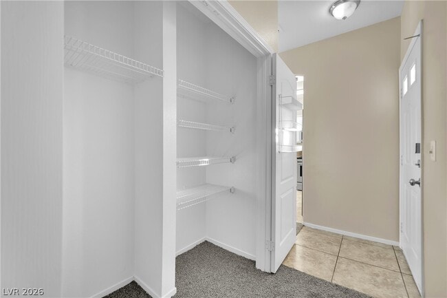 Building Photo - 1900 N Torrey Pines Dr