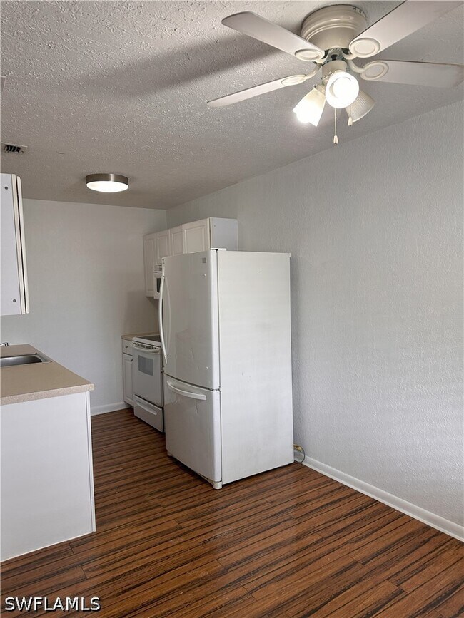 Building Photo - 4629 Bayshore Dr