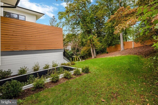 Building Photo - 6226 Kellogg Dr