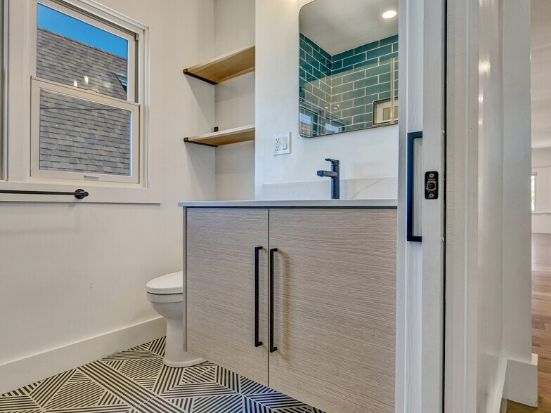 Building Photo - 1075 43rd St