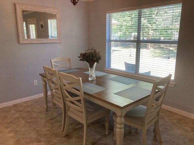 Building Photo - 2 Bedroom - 2 Bath in Robson Ranch