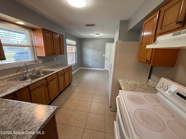 Building Photo - 1295 Country Club Blvd