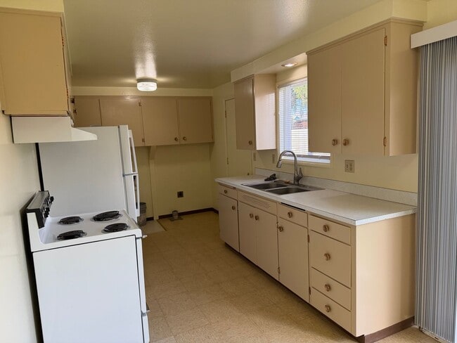 Building Photo - Nice single level 2 bedroom 1 bath house in Springfield!