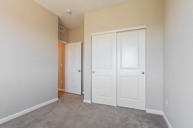 Building Photo - 3305 Riverwood Way