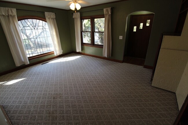 Building Photo - 10002 N Whitworth Dr