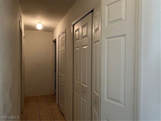 Building Photo - 209 SE 19th Ln