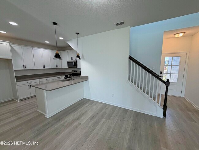 Building Photo - 716 Cherry Elm Dr