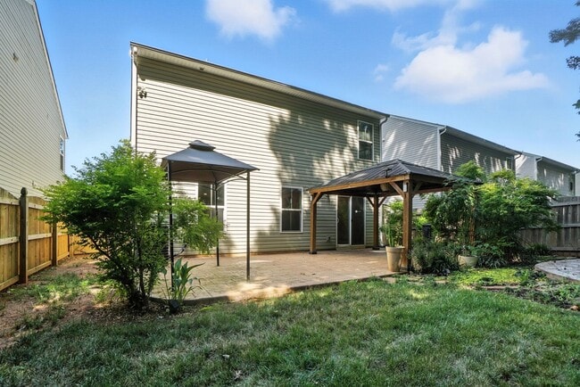 Building Photo - Fully Updated and Move-In Ready with Excep...