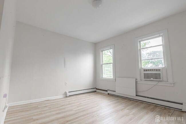 Building Photo - 253 Goldsmith Ave