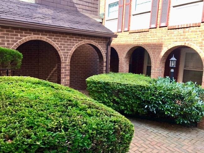 Building Photo - 900 24th St NW