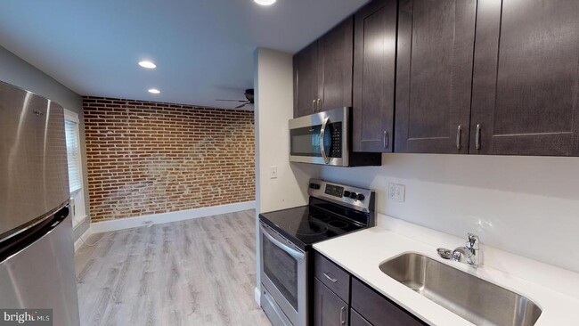 Building Photo - 27 S Church St