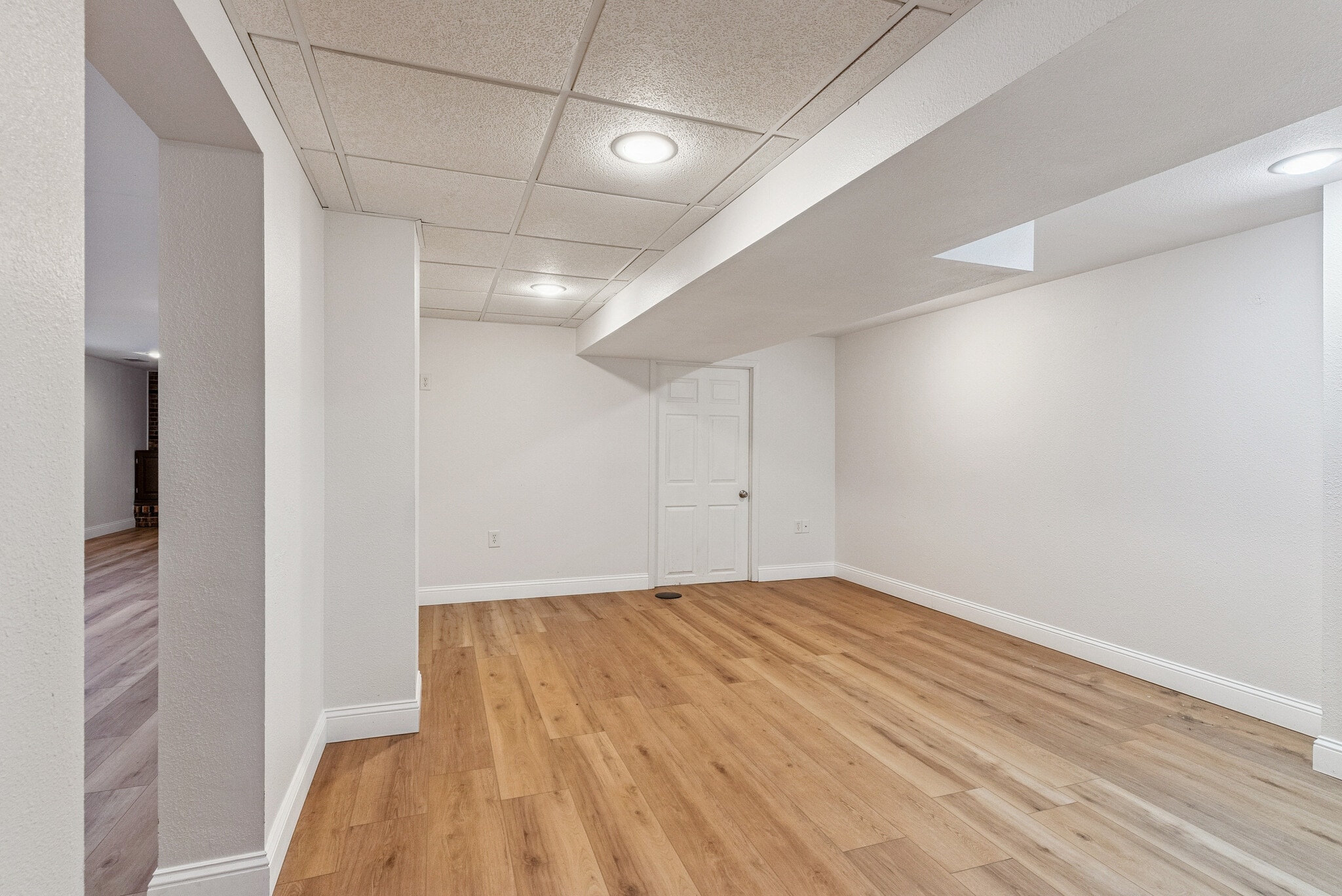 Building Photo - 3032 W 9th St