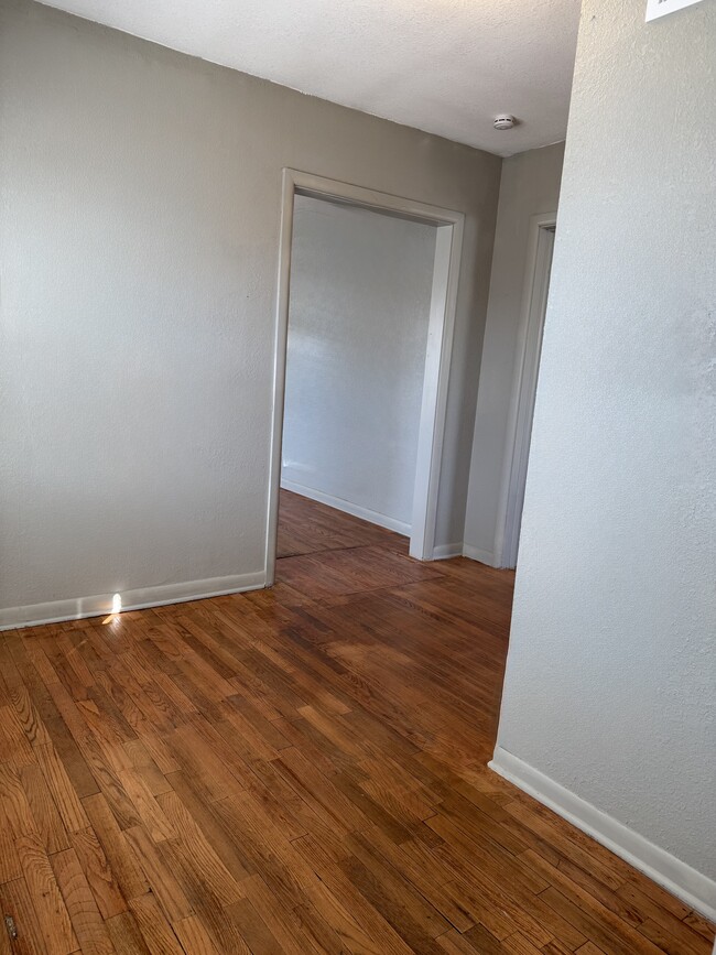 Building Photo - Grove