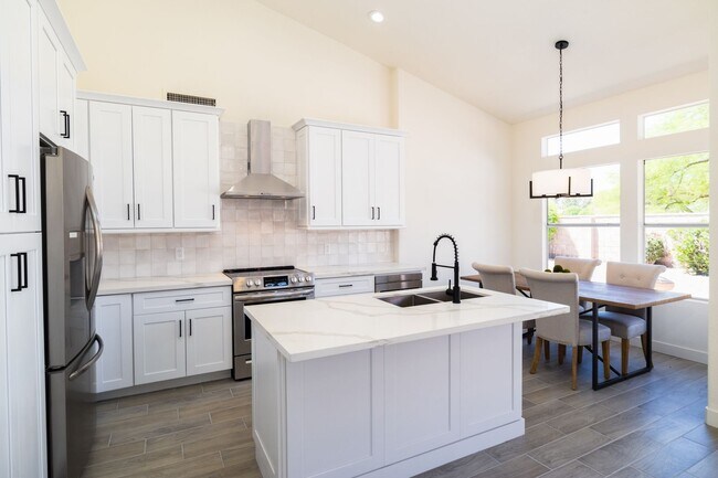 Building Photo - Beautiful updated 4 bedroom plus, 2 bath home in Chandler