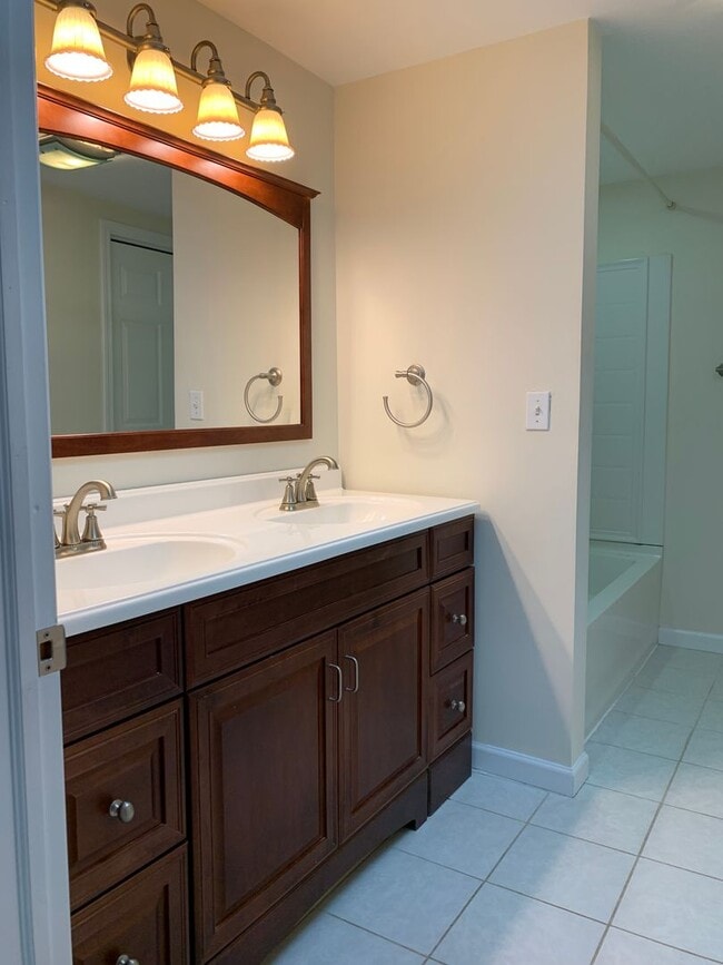 Building Photo - Beautiful 3bed/2.5 bath in Southside