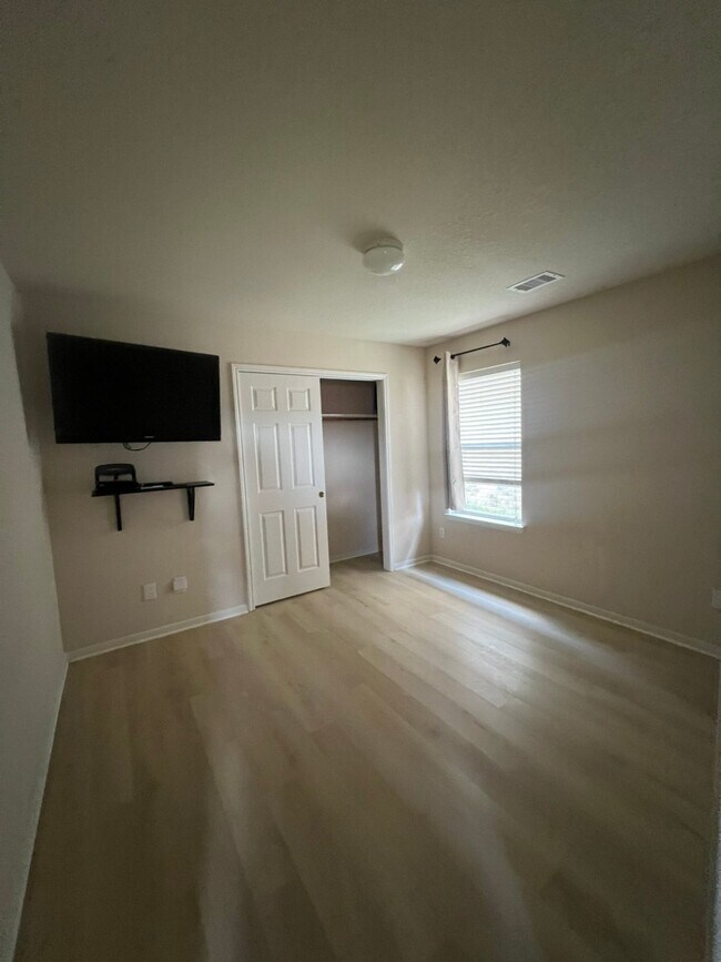 Building Photo - 14319 W Oblong Cir