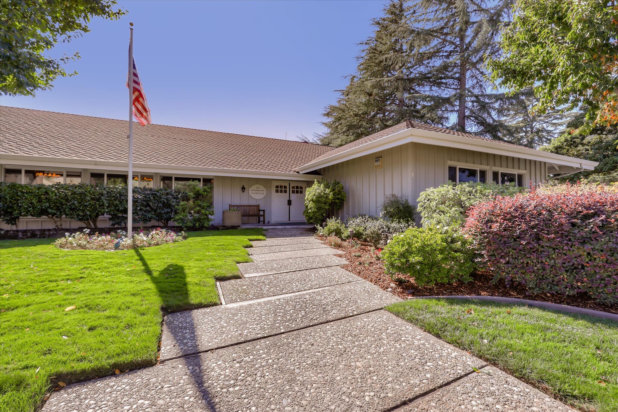 Building Photo - 66 Miramonte Dr