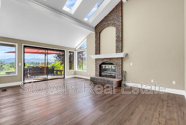 Building Photo - 325 Paraiso Dr