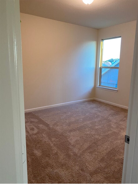 Building Photo - 1008 Mosby Ln