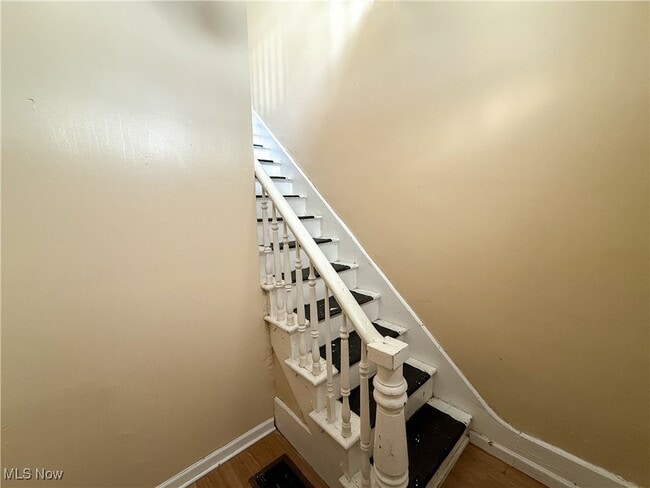 Building Photo - 153 N Sycamore St