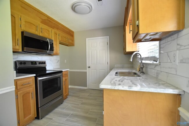 Building Photo - 12775 Sludder Cir