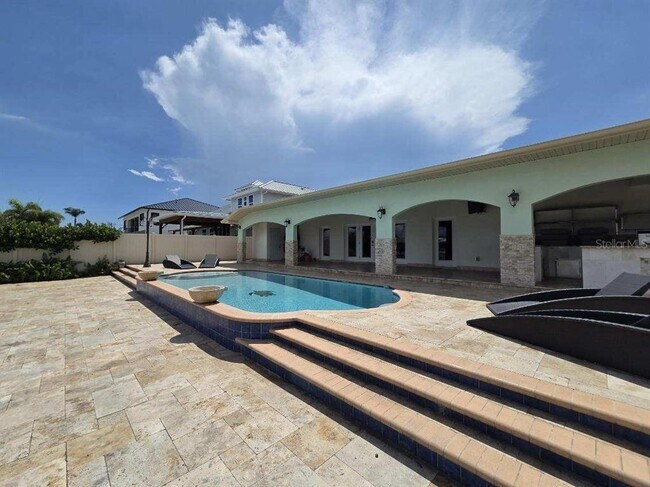 Building Photo - 3927 E Eden Roc Cir
