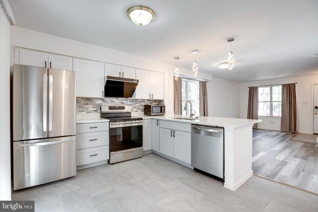 Building Photo - 5678 White Dove Ln