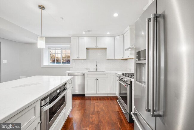 Building Photo - 837 Shepherd St NW