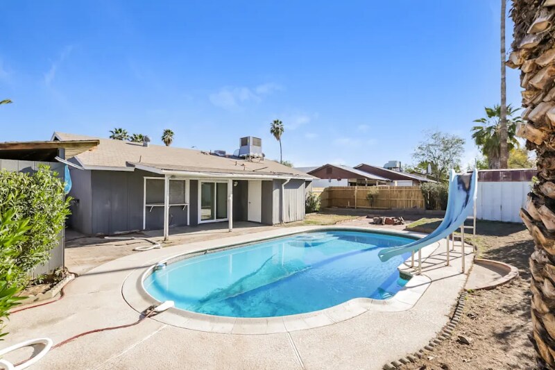 Building Photo - 4027 E Alta Vista Rd