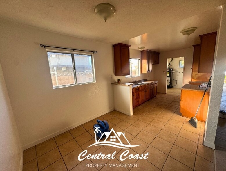 Building Photo - 0 W Camino Colegio