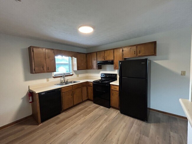 Building Photo - 109/111 Deer Creek Ct