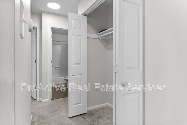 Building Photo - 3409 Woodbaugh Dr