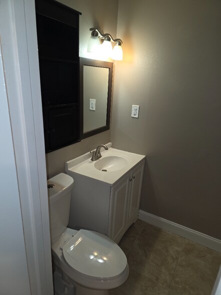 Building Photo - 7010 Cipriano Woods Ct