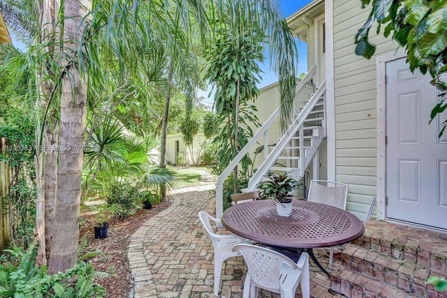 Building Photo - 310 N Ocean Breeze