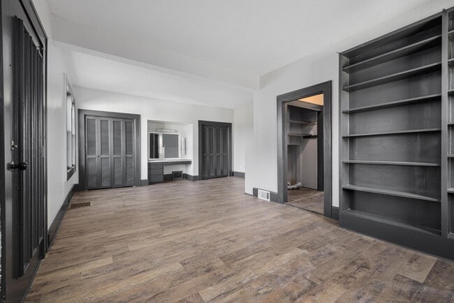 Building Photo - 3800 Memorial Blvd