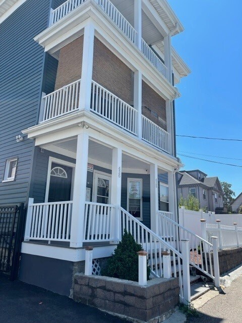 Building Photo - 436 Warren Ave