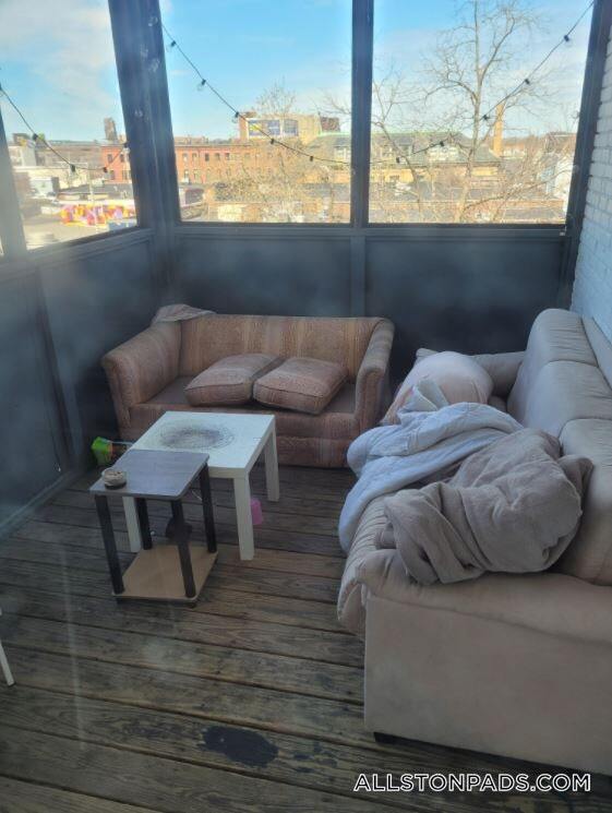 Building Photo - 4 Farrington Ave