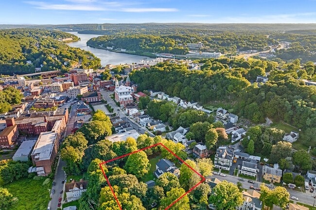 Building Photo - 161 Broadway