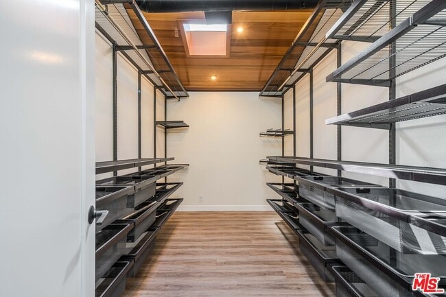 Building Photo - 2308 The Strand