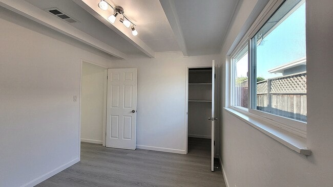 Building Photo - 6265 Wilma Ave
